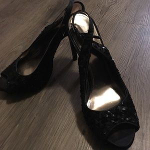 Im selling a pair of beautiful formal dress shoes